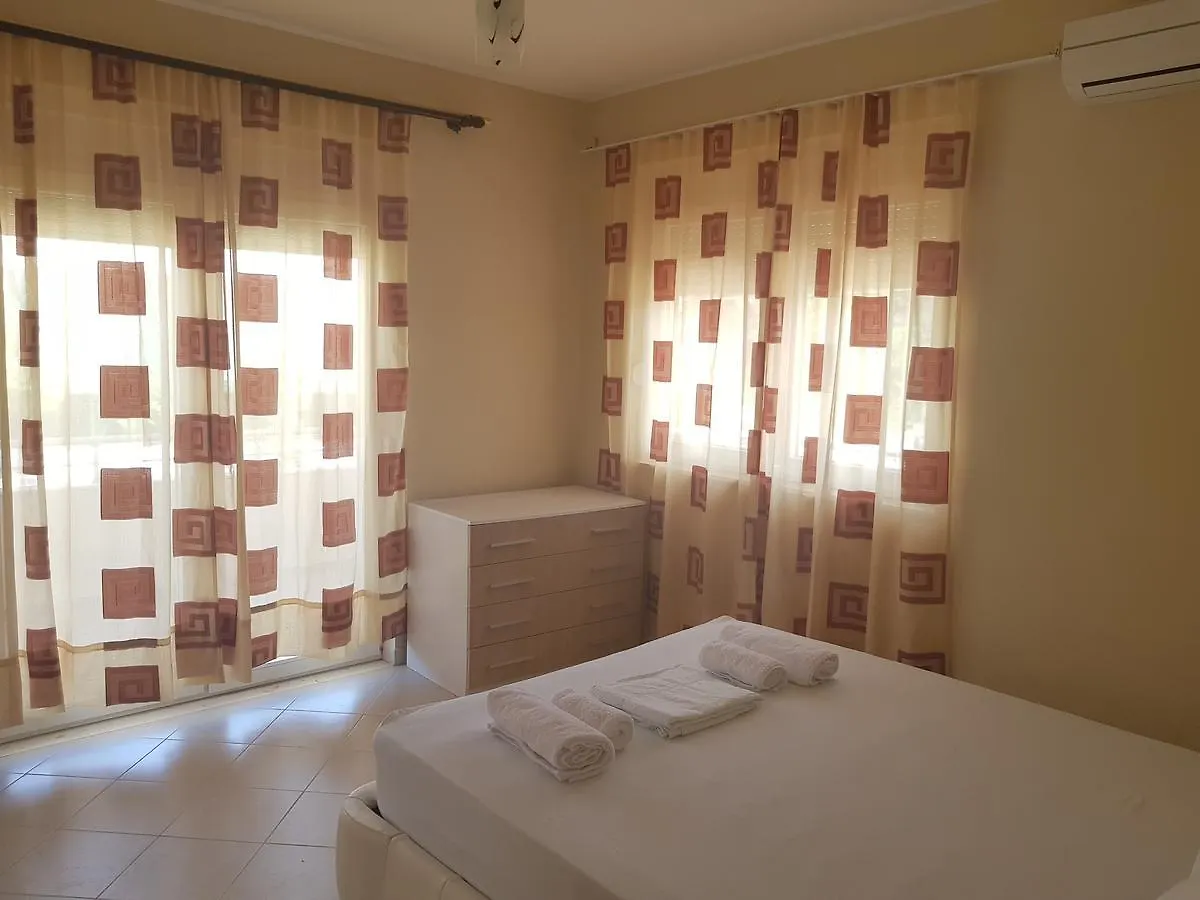 Flori Beach Apartment Vlore 0*,